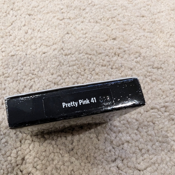 Bobbi Brown Pretty Pink (41) blush - Picture 2 of 3